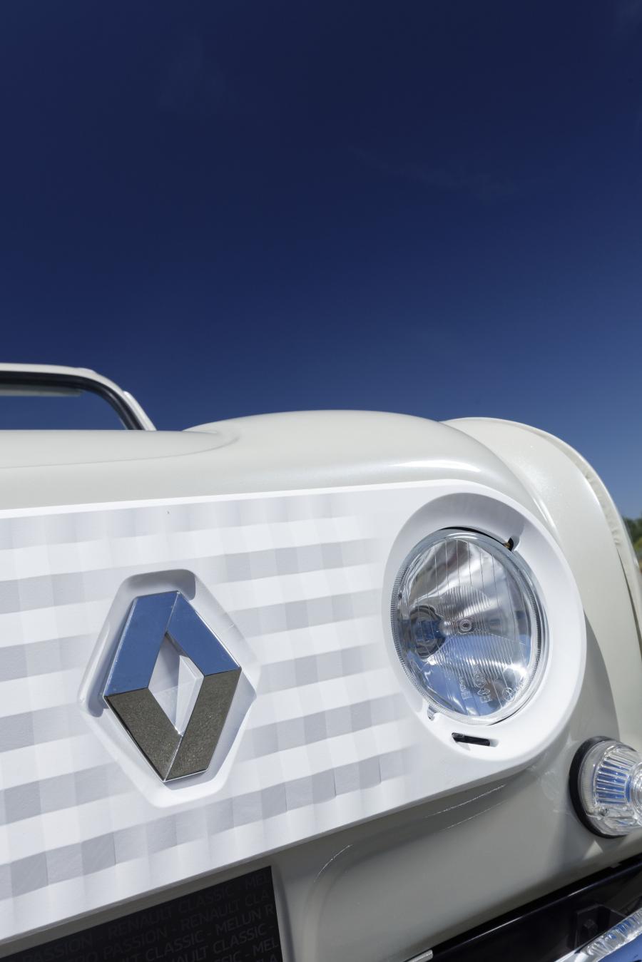 Логотип Renault 4L e-Plein Air Concept 2019 года  (фото 12 из 46)